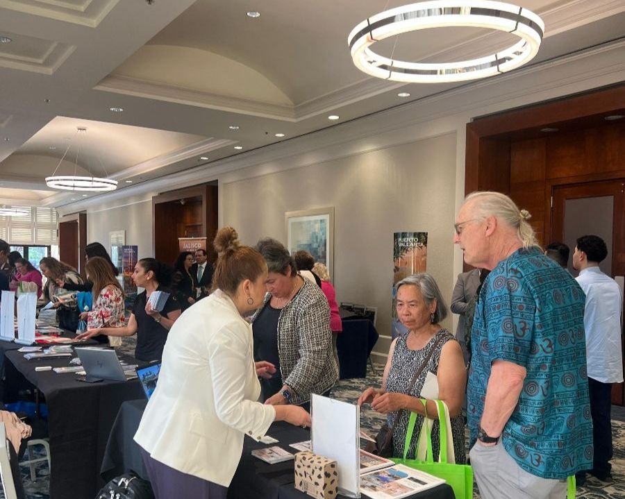 Exitosa promoción de Puerto Vallarta en Estados Unidos 2 Personas realizan promoción del destino Puerto Vallarta.