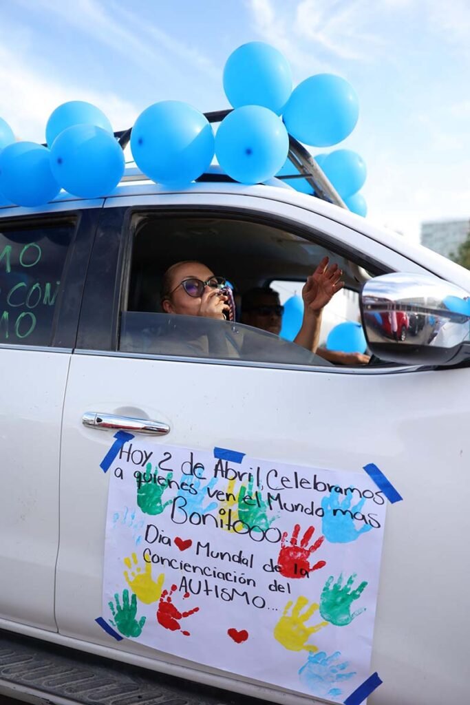 Encabeza Luis Munguía histórica Caravana del Silencio por la neurodivergencia 6 Caravana del Silencio por la neurodivergencia 01
