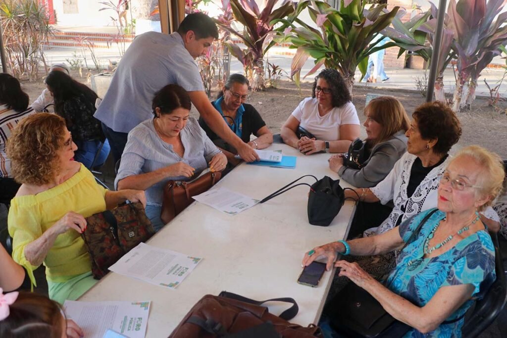 Concluyen en Plaza de Armas los foros ciudadanos para el Plan Municipal de Desarrollo 2025-2027 1 Concluyen en Plaza de Armas los foros ciudadanos para el Plan Municipal de Desarrollo 2025 2027 04