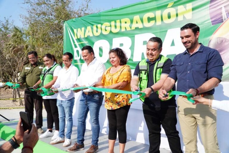 Cumple Luis Munguía compromiso de obra con vecinos de Lomas del Progreso