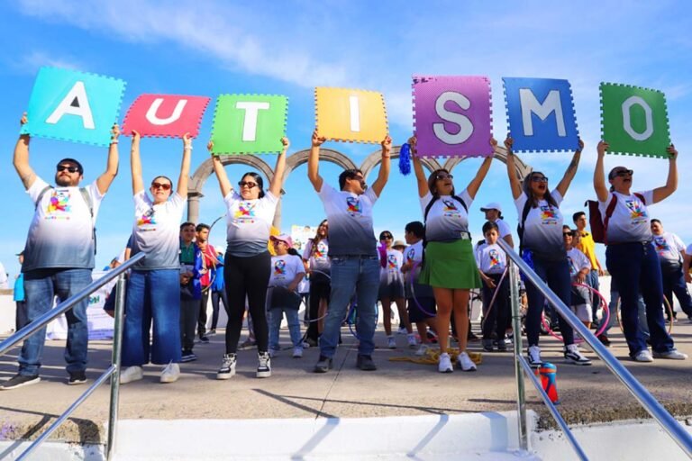 Puerto Vallarta se viste de azul por la concienciación sobre el autismo