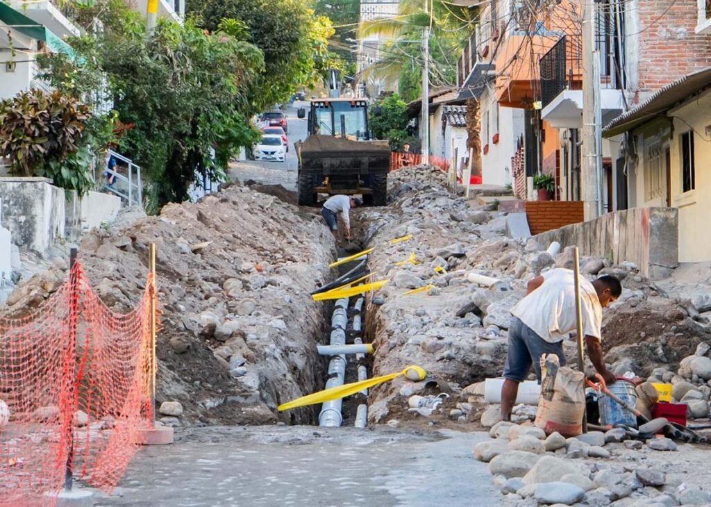 Rehabilita SEAPAL línea de agua potable en la colonia 5 de Diciembre 4 Rehabilita SEAPAL linea de agua potable en la colonia 5 de Diciembre 02