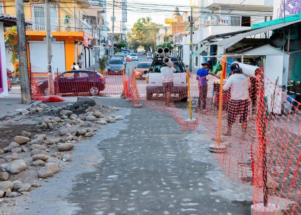 Rehabilita SEAPAL línea de agua potable en la colonia 5 de Diciembre 3 Rehabilita SEAPAL linea de agua potable en la colonia 5 de Diciembre 03