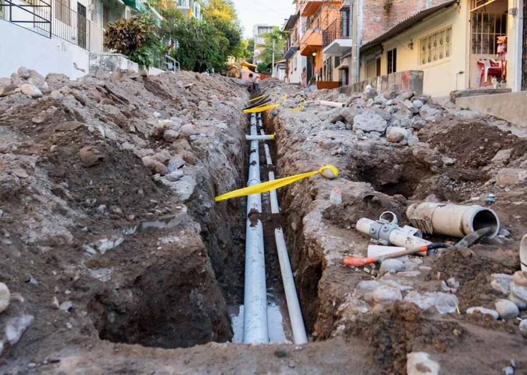 Rehabilita SEAPAL línea de agua potable en la colonia 5 de Diciembre 2 Rehabilita SEAPAL linea de agua potable en la colonia 5 de Diciembre 04