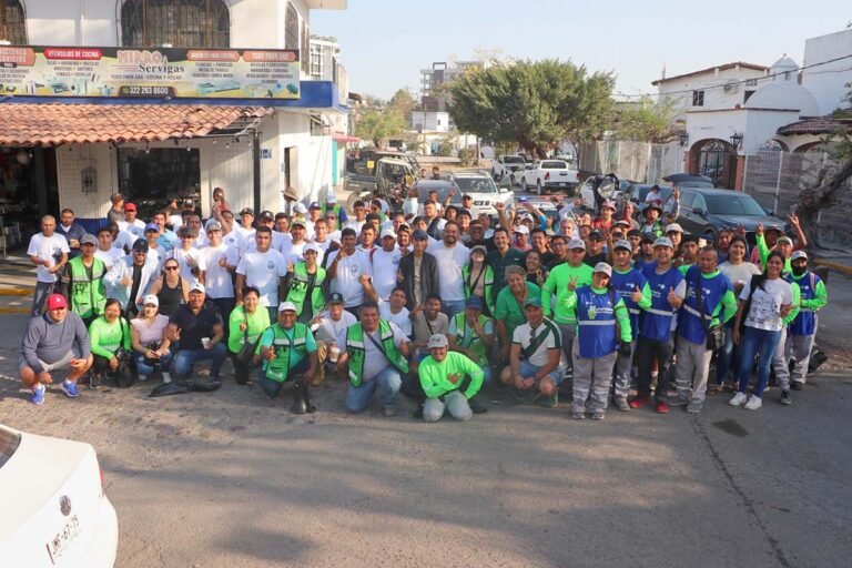 Retiran 6 toneladas de basura en el Libramiento de Puerto Vallarta