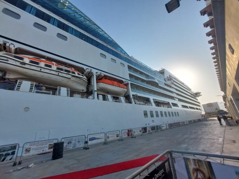 Puerto Vallarta da la bienvenida al lujoso crucero Seabourn Encore