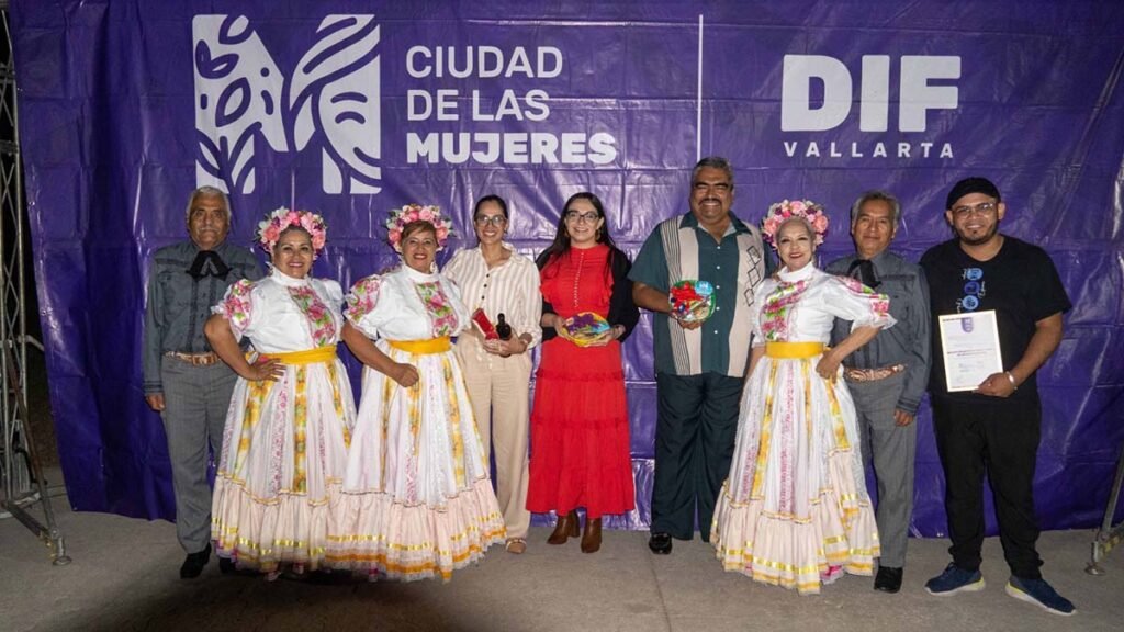 Un éxito el 1er festival folclórico nacional del adulto mayor 6 Un exito el 1er festival folclorico nacional del adulto mayor 02