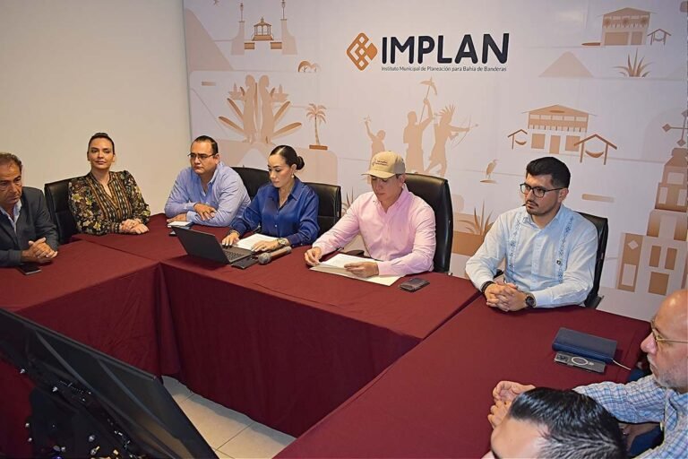 Héctor Santana y consejeros turísticos presentan plan para Bahía de Banderas