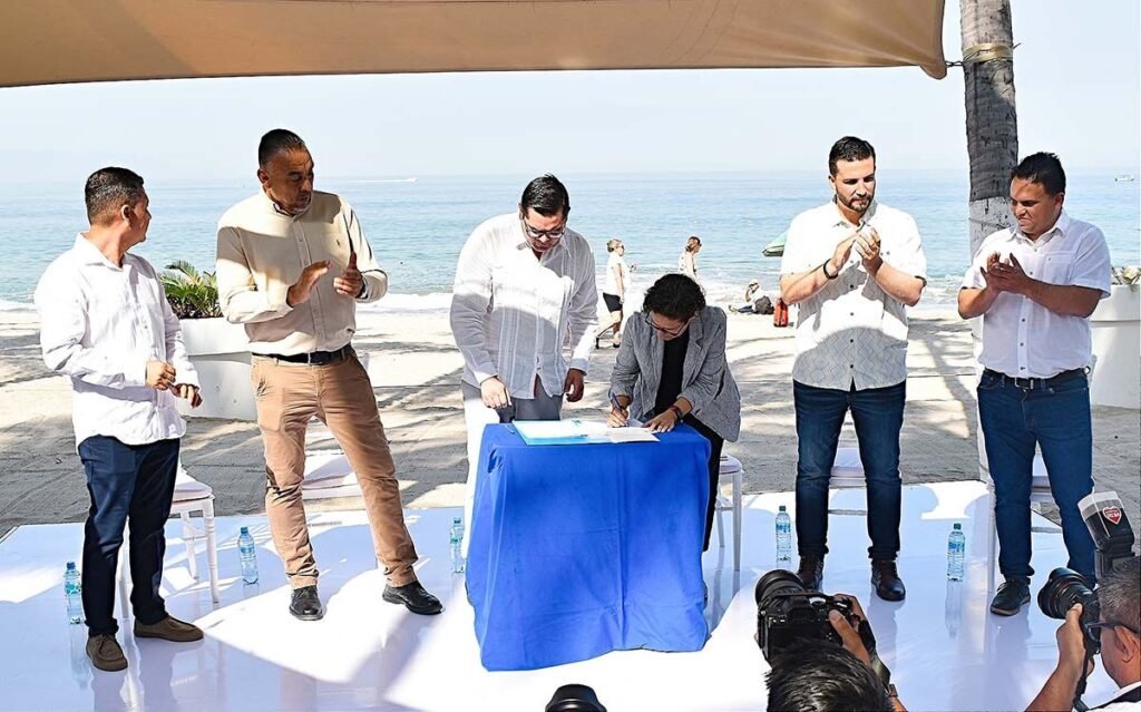 12 playas de Puerto Vallarta van por la certificación Blue Flag 2 firma convenio secturjal blue flag 2