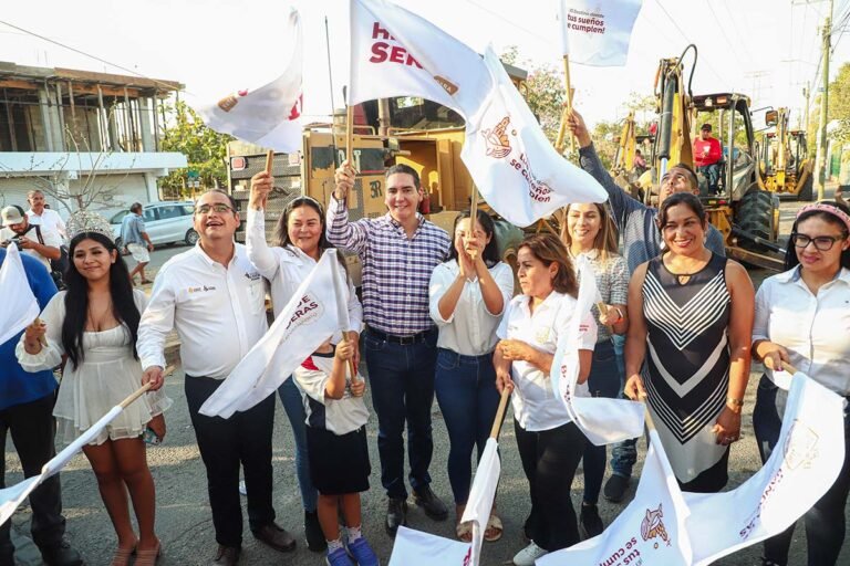 Inicia transformación urbana en Valle Dorado con pavimentación de la calle Valle de México