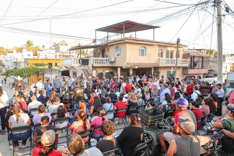 Gobierno de Bahía de Banderas transforma calle Amado Nervo en Bucerías