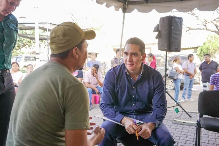 Héctor Santana encabeza Audiencia Ciudadana 28 en Mezcales