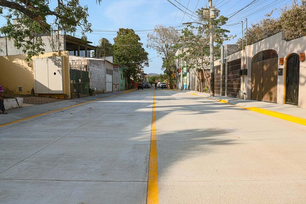 Héctor Santana entrega obra de pavimentación en La Cruz 7 Hector Santana entrega obra de pavimentacion en La Cruz 01