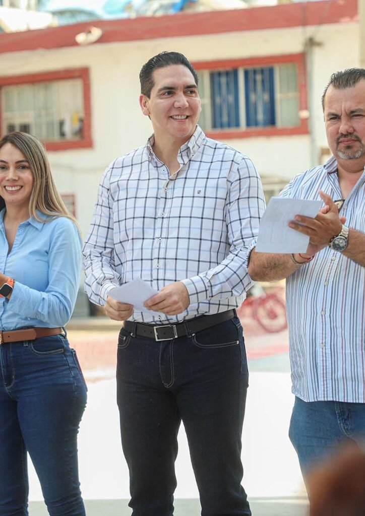 Héctor Santana entrega obra de pavimentación en La Cruz 3 Hector Santana entrega obra de pavimentacion en La Cruz 03