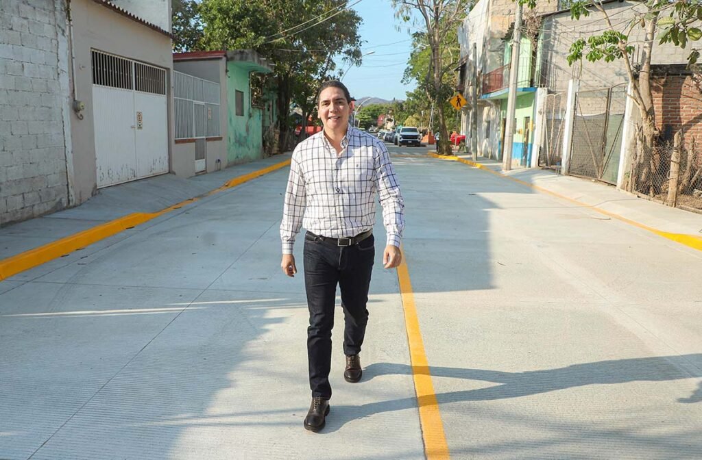 Héctor Santana entrega obra de pavimentación en La Cruz 2 Hector Santana entrega obra de pavimentacion en La Cruz 08