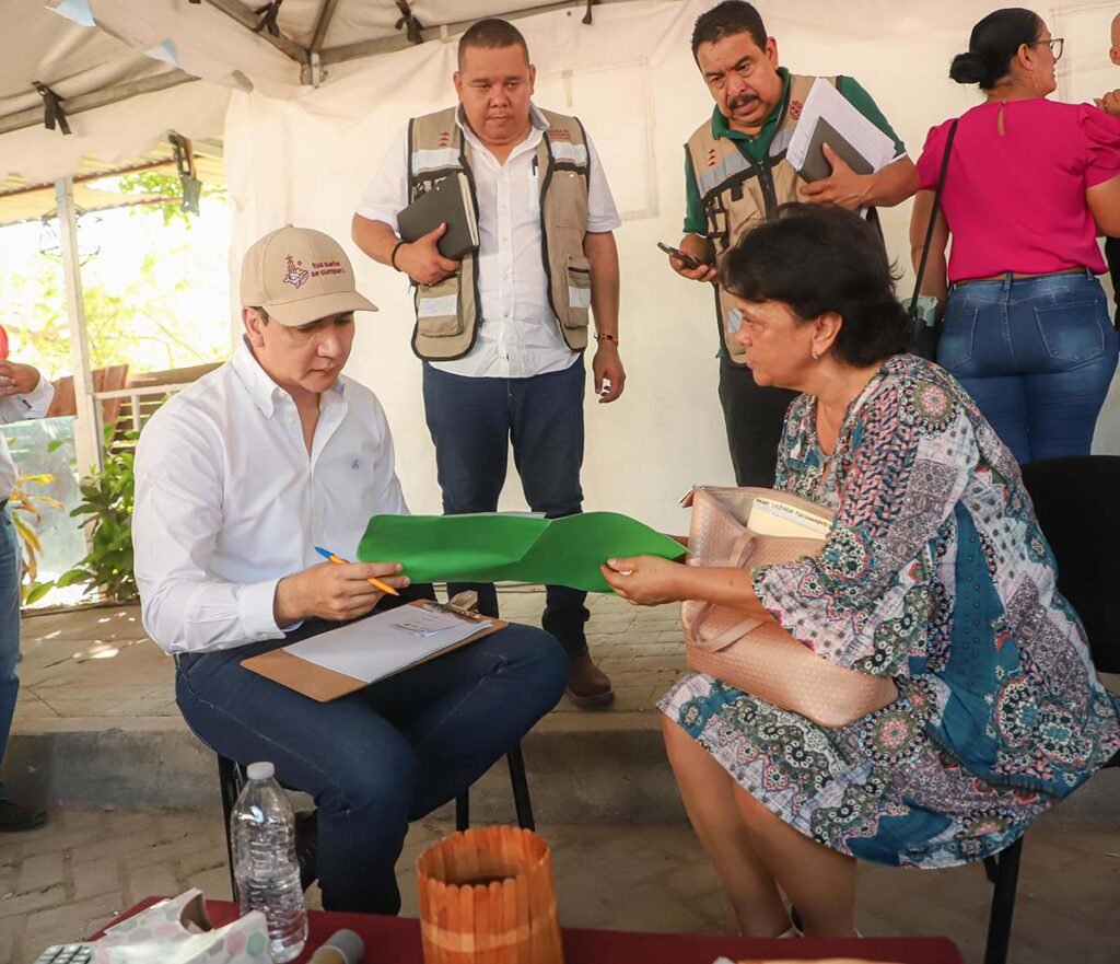 Héctor Santana realiza Audiencia Ciudadana en La Cruz de Huanacaxtle 5 Hector Santana realiza Audiencia Ciudadana en La Cruz de Huanacaxtle 03