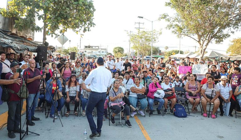 Héctor Santana entrega rehabilitación total del acceso a Jardines del Sol
