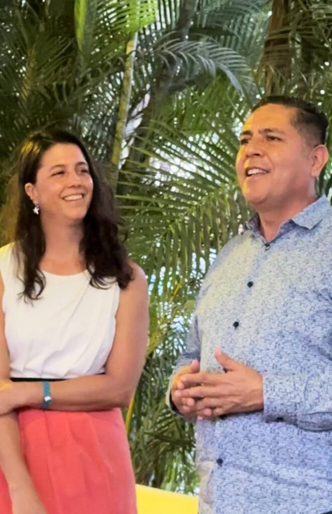 Restaurante Tino’s La Laguna se suma al Nado por las Ballenas con sabor y causa 2 Stephanie Montero y Jorge Carbajal Diaz