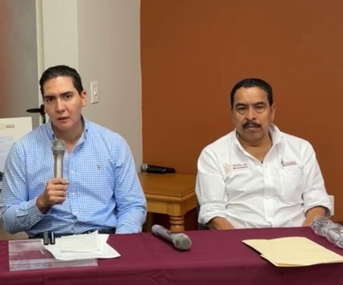 Héctor Santana anuncia la construcción de una alberca olímpica.