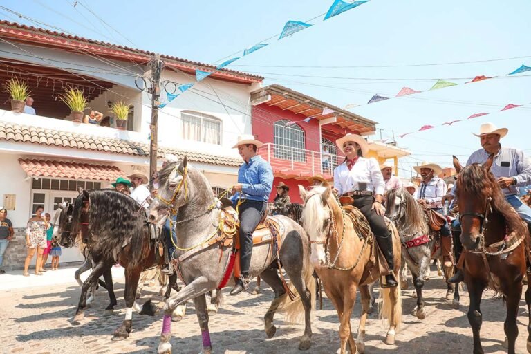 San Juan de Abajo celebró su gran cabalgata de cierre