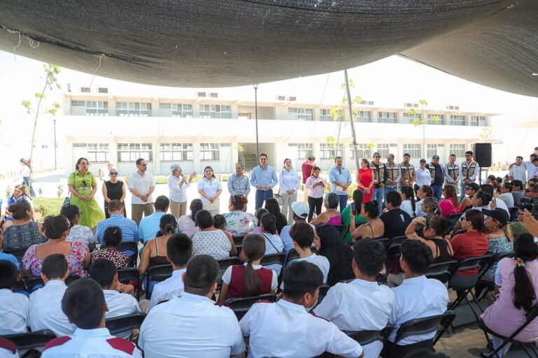 Inaugura Héctor Santana nueva secundaria federal en San Vicente, Bahía de Banderas