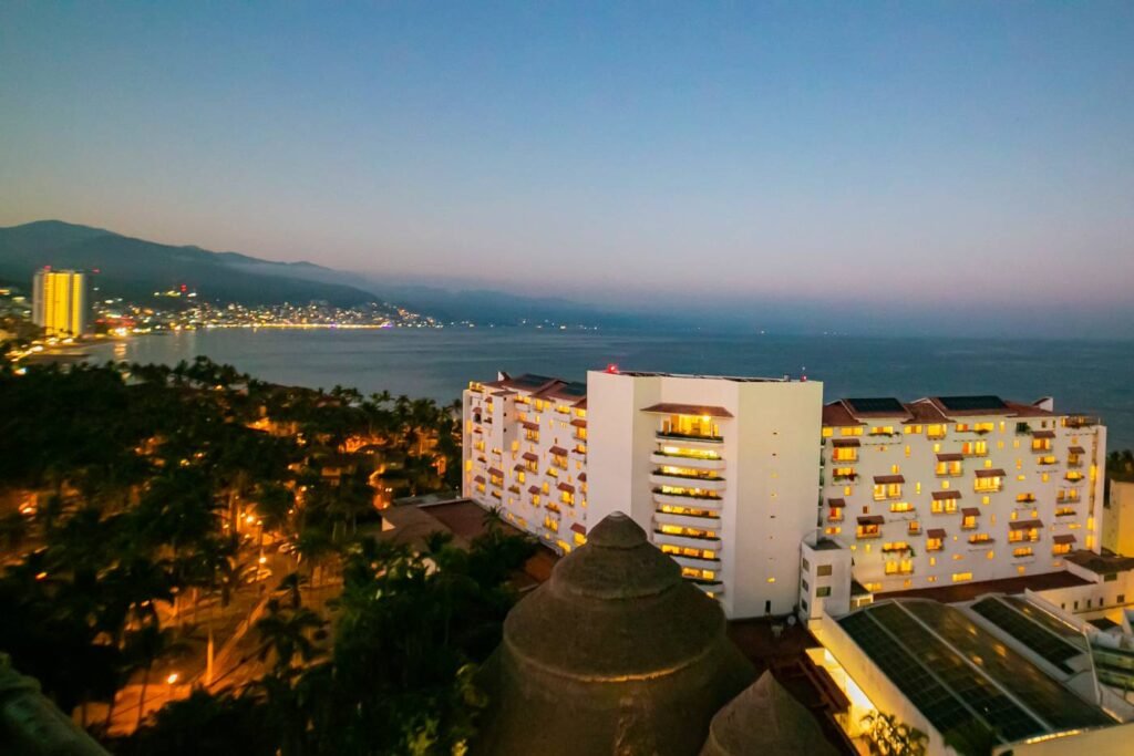 Puerto Vallarta impulsa la inversión y modernización de su infraestructura hotelera 2 Hoteles en Puerto Vallarta.