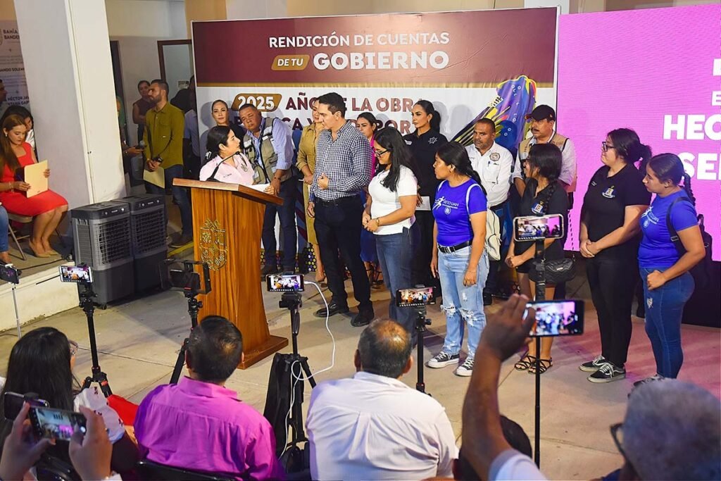 Héctor Santana rinde cuentas y entrega apoyos directos a la ciudadanía 3 rendicion de cuentas 130520250012