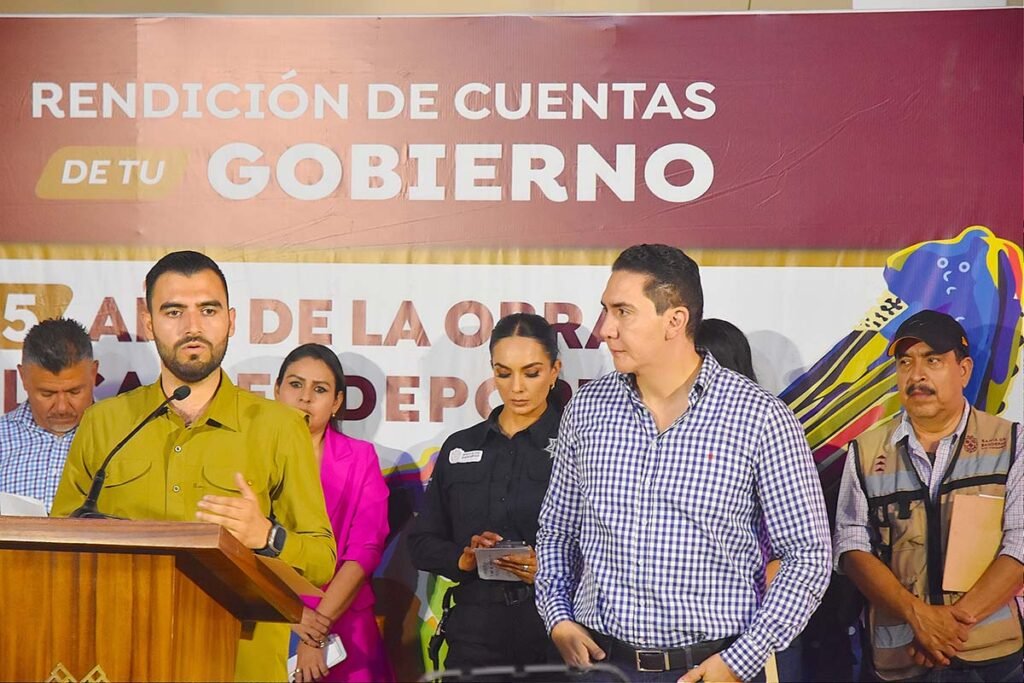 Héctor Santana rinde cuentas y entrega apoyos directos a la ciudadanía 11 rendicion de cuentas 130520250023