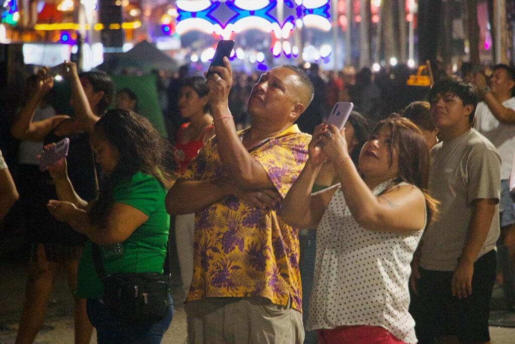 Espectaculo aereo historico en Malecon celebra aniversario de Vallarta 04