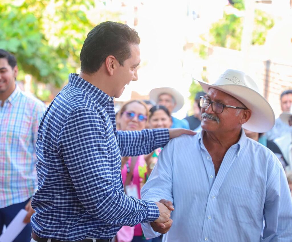 Con más de 7 millones de pesos, el Gobierno de Bahía de Banderas arranca la pavimentación de la calle Guerrero en El Colomo. Se anunciaron más obras y programas de vivienda.