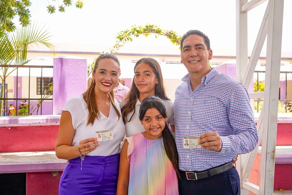 Hector Santana ejerce su voto con responsabilidad civica 01