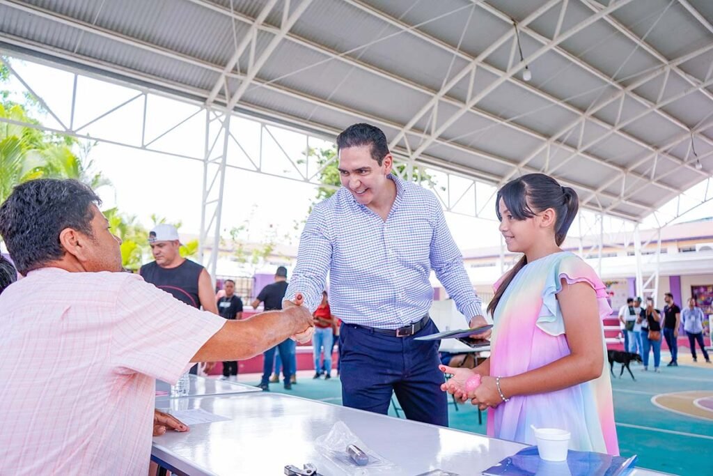 Hector Santana ejerce su voto con responsabilidad civica 02
