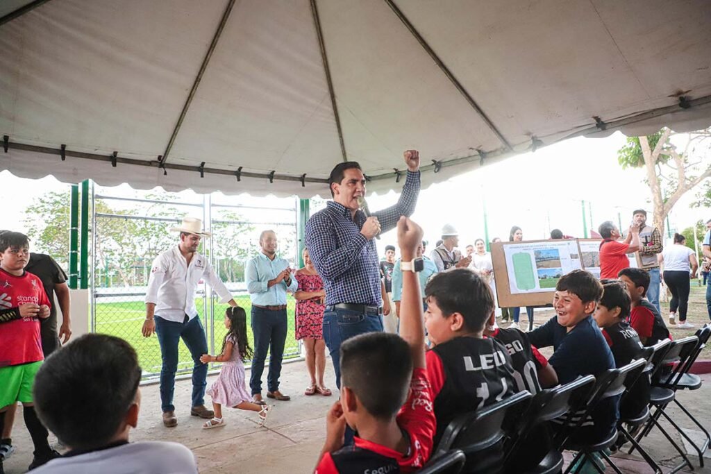 Héctor Santana inaugura cancha de futbol rápido en Jardines del Sol 5 Héctor Santana inaugura cancha de futbol rápido en Jardines del Sol.
