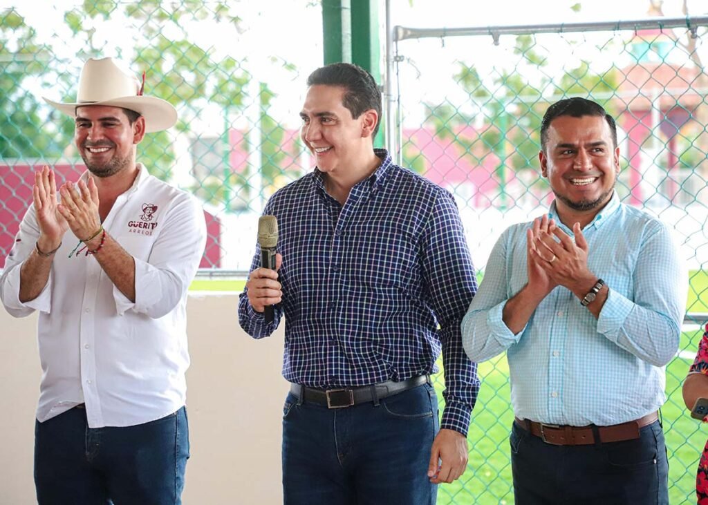 Héctor Santana inaugura cancha de futbol rápido en Jardines del Sol 6 Héctor Santana inaugura cancha de futbol rápido en Jardines del Sol.