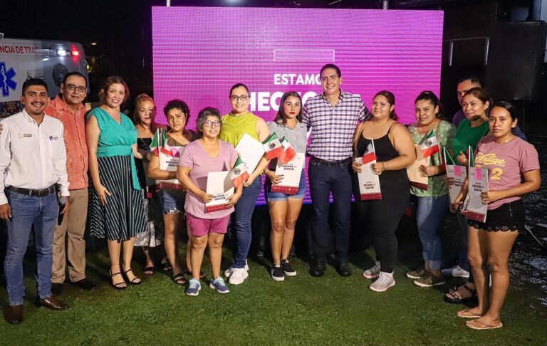 Rinde Héctor Santana informe ciudadano con obras y apoyos sociales