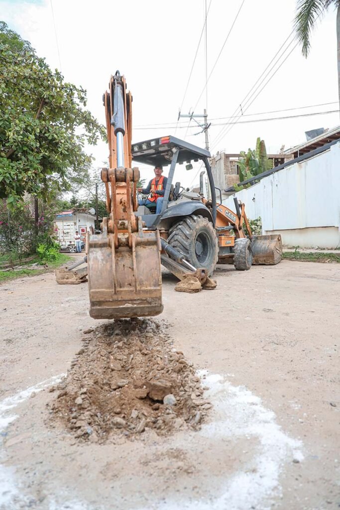 Inicia pavimentación con concreto hidráulico en El Tondoroque 4 Inicia pavimentación con concreto hidráulico en El Tondoroque.