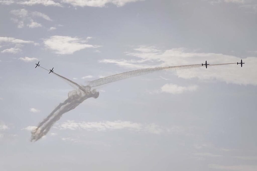 Inolvidable espectaculo de paracaidistas y acrobacias aereas en Puerto Vallarta 14