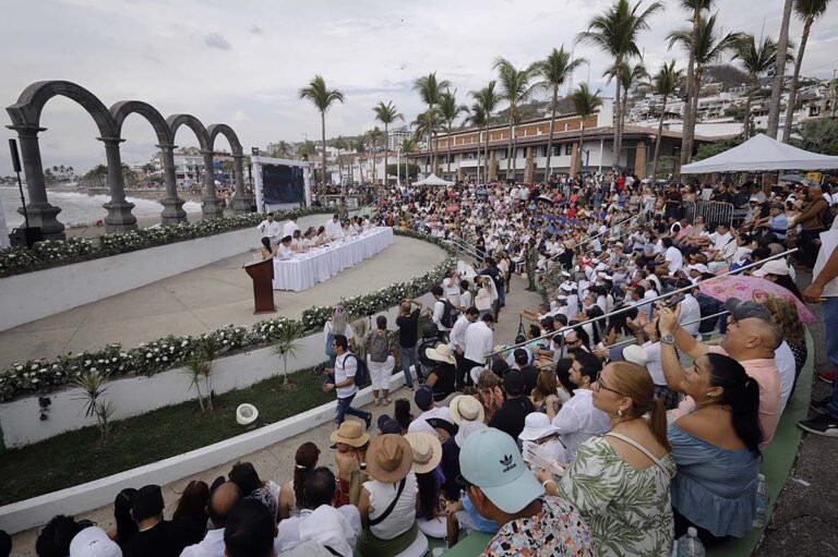 Puerto Vallarta reconoce a su gente en su 107 aniversario