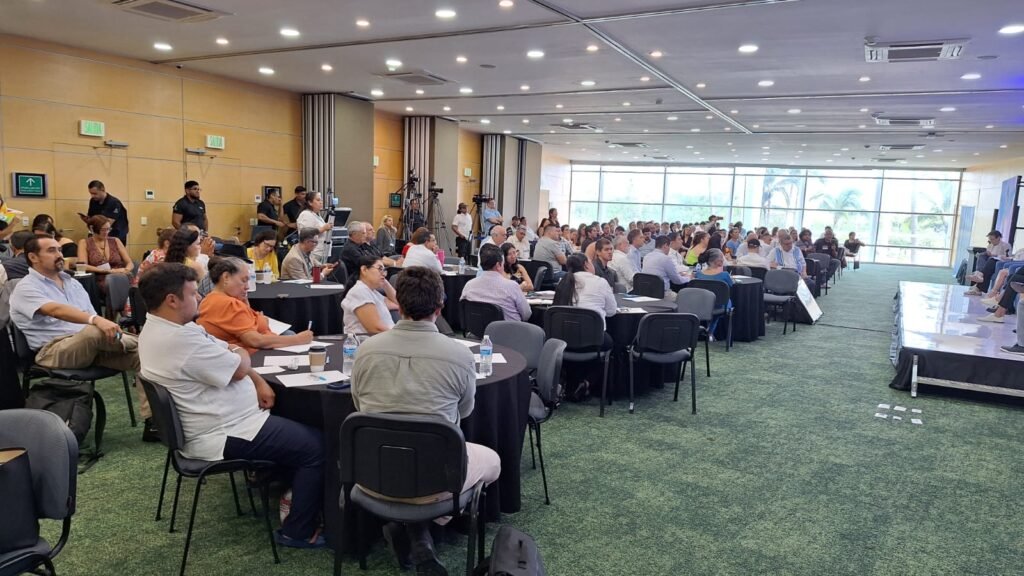 Con miras al futuro, realizan foro de Consulta Turística Jalisco 2030 en Puerto Vallarta 2 Representantes del sector, participaron en el foro de consulta turística Jalisco 2030.