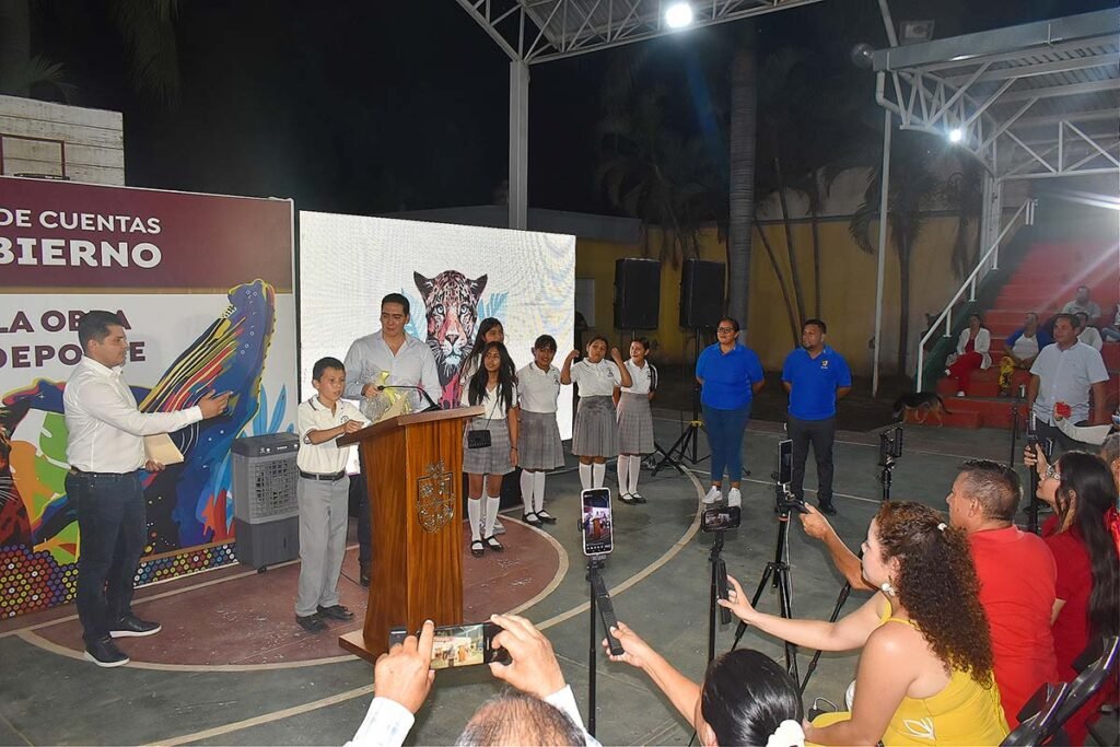 Héctor Santana rinde cuentas: nuevas obras y apoyos sociales 6 Héctor Santana rinde cuentas: nuevas obras y apoyos sociales.