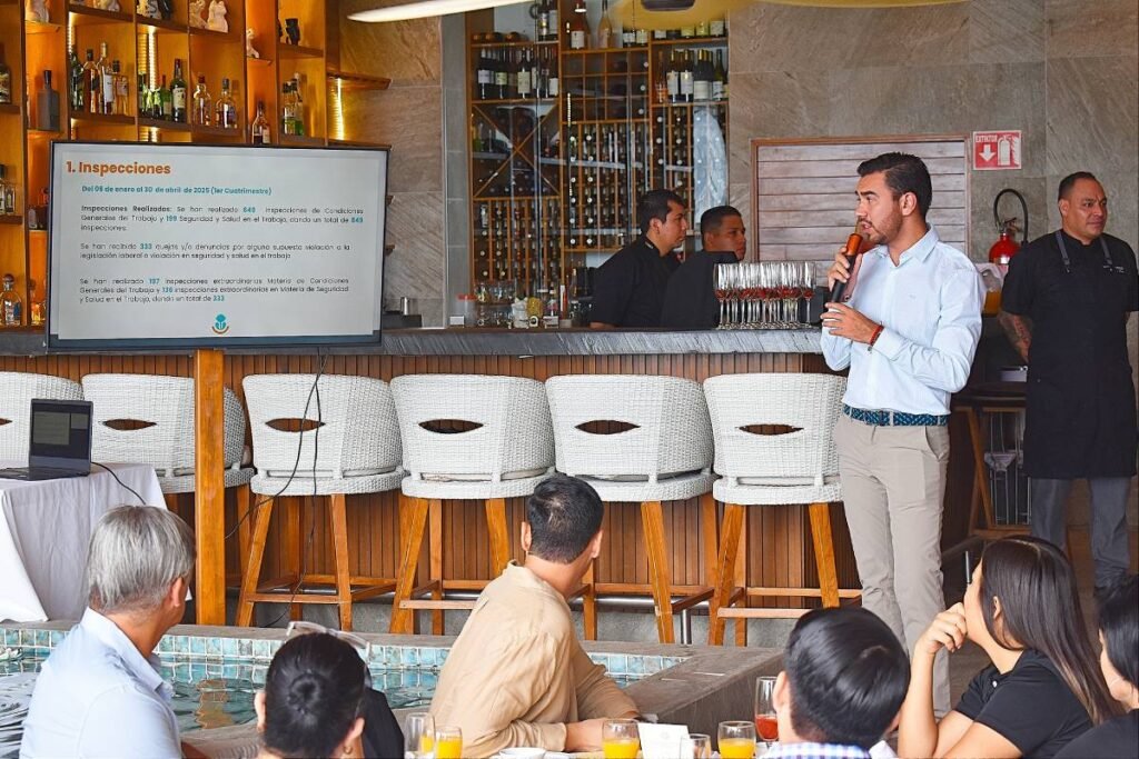 Empresarios restauranteros de Vallarta y Bahía estrechan lazos con autoridades laborales 2 Lic. Miguel Ángel Villegas Arronas, director de Inspección Competencia en el estado,