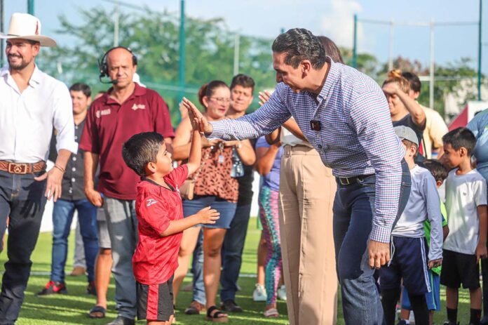 Héctor Santana entrega cancha de fútbol rápido en Altavela.