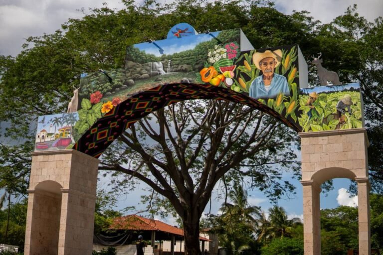 Inauguran Arco de Ingreso a El Colomo, una obra emblemática para la Sierra de Bahía de Banderas