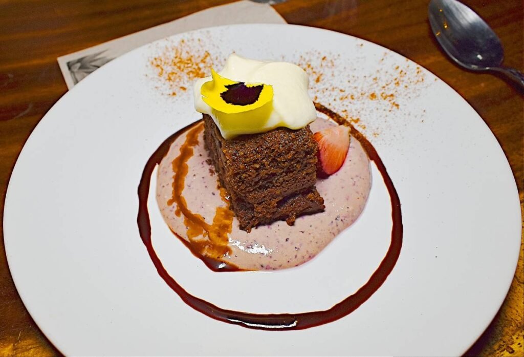 Raicilla, sabores y raíces: una experiencia con alma mexicana en Vallarta Tequila Tastings 6 Brownie Gondo Raicilla Maridaje Mexicano