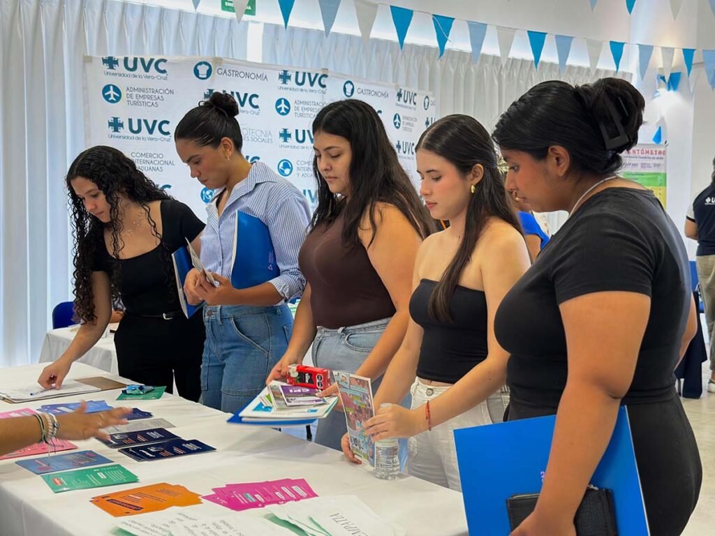 Feria de la Salud Joven en UVC beneficia a más de 450 estudiantes.