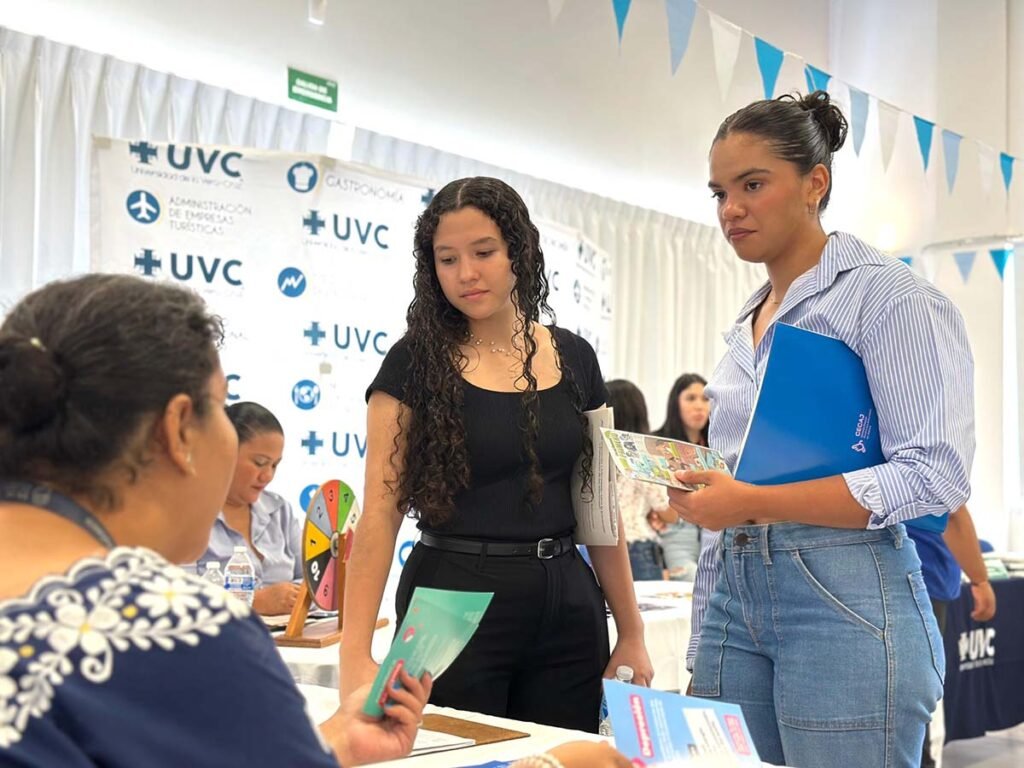 Feria de la Salud Joven en UVC beneficia a más de 450 estudiantes.