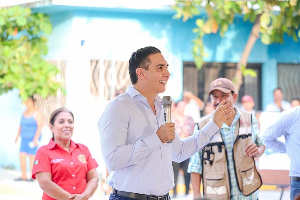Gobierno de Bahía de Banderas entrega pavimentación en Valle Dorado 1 Gobierno de Bahía de Banderas entrega pavimentación en Valle Dorado.