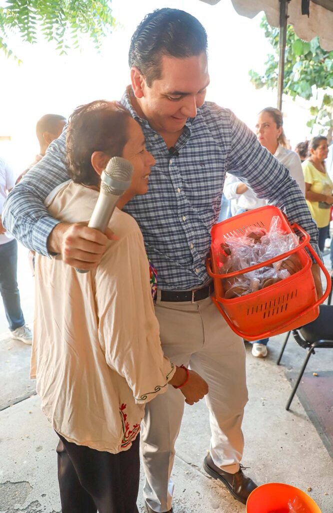 Héctor Santana encabeza la Audiencia Ciudadana 39 en Valle de Banderas.