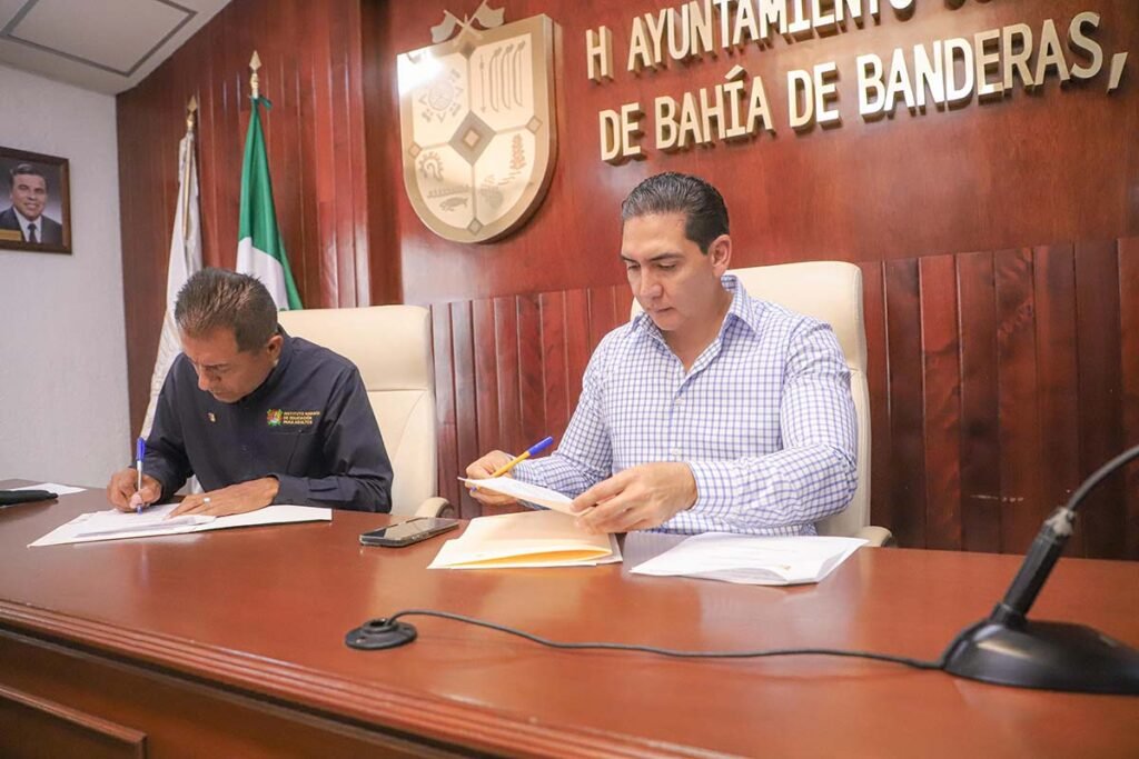 Héctor Santana firma convenio de colaboración con el INEA 6 Héctor Santana firma convenio de colaboración con el INEA.