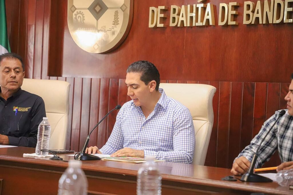 Héctor Santana firma convenio de colaboración con el INEA 7 Héctor Santana firma convenio de colaboración con el INEA.